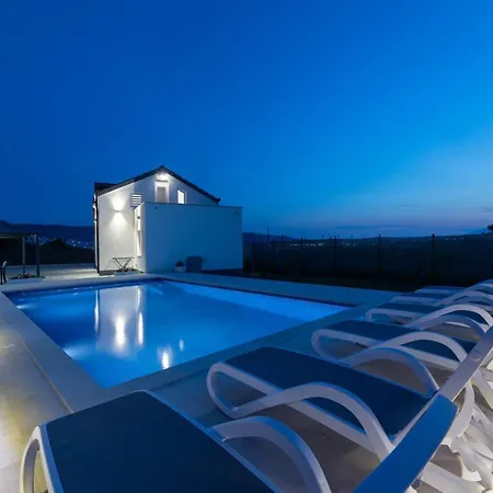 Ana Villa Trogir